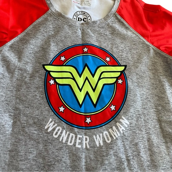 XS Woman’s under armour Wonder Woman top - Picture 3 of 4